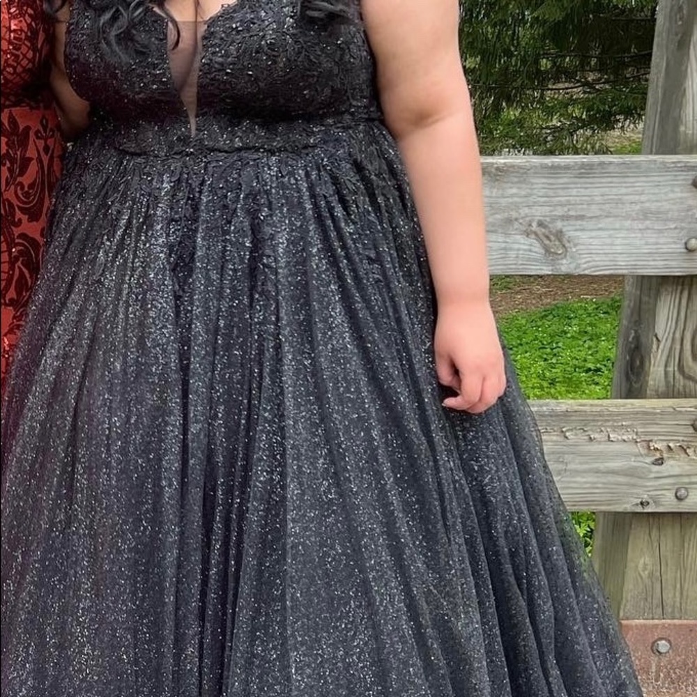 Ellie Wilde Plus size dress